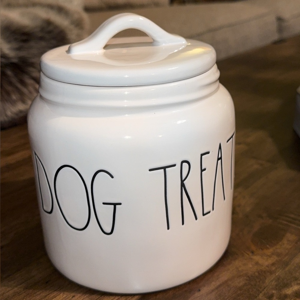 Rae Dunn Artisan Magenta White Ceramic Pet Jar ‘Dog Treats’ Canister - Picture 2 of 5